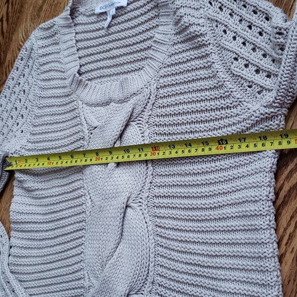 (M) BCBGeneration Cable Knit Cozy Cottagecore Sweater in Light Stone Grey - Picture 7 of 10